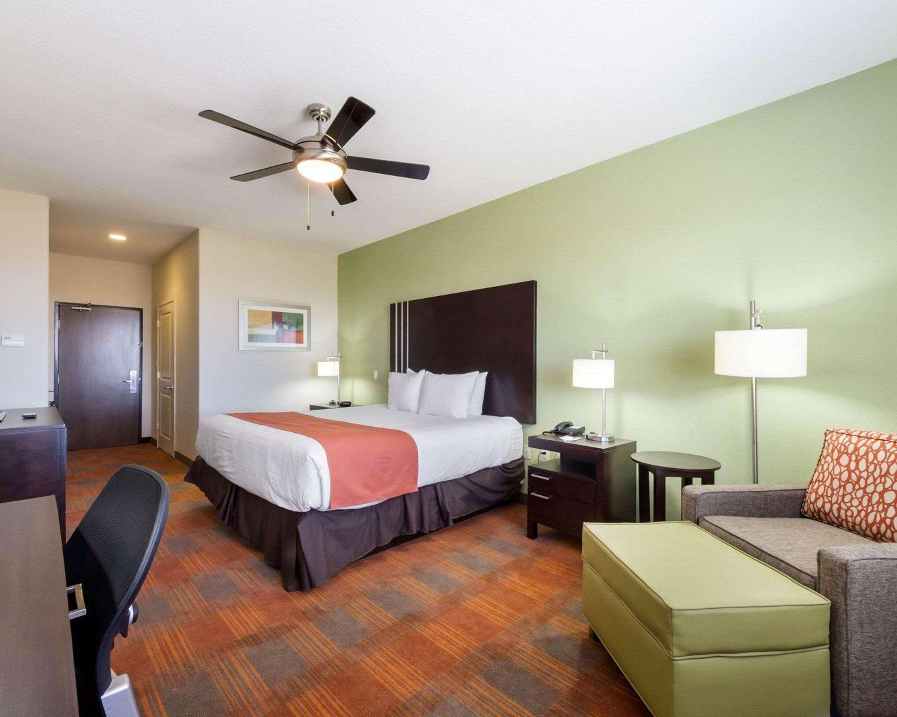 Quality Inn & Suites Victoria East Extérieur photo