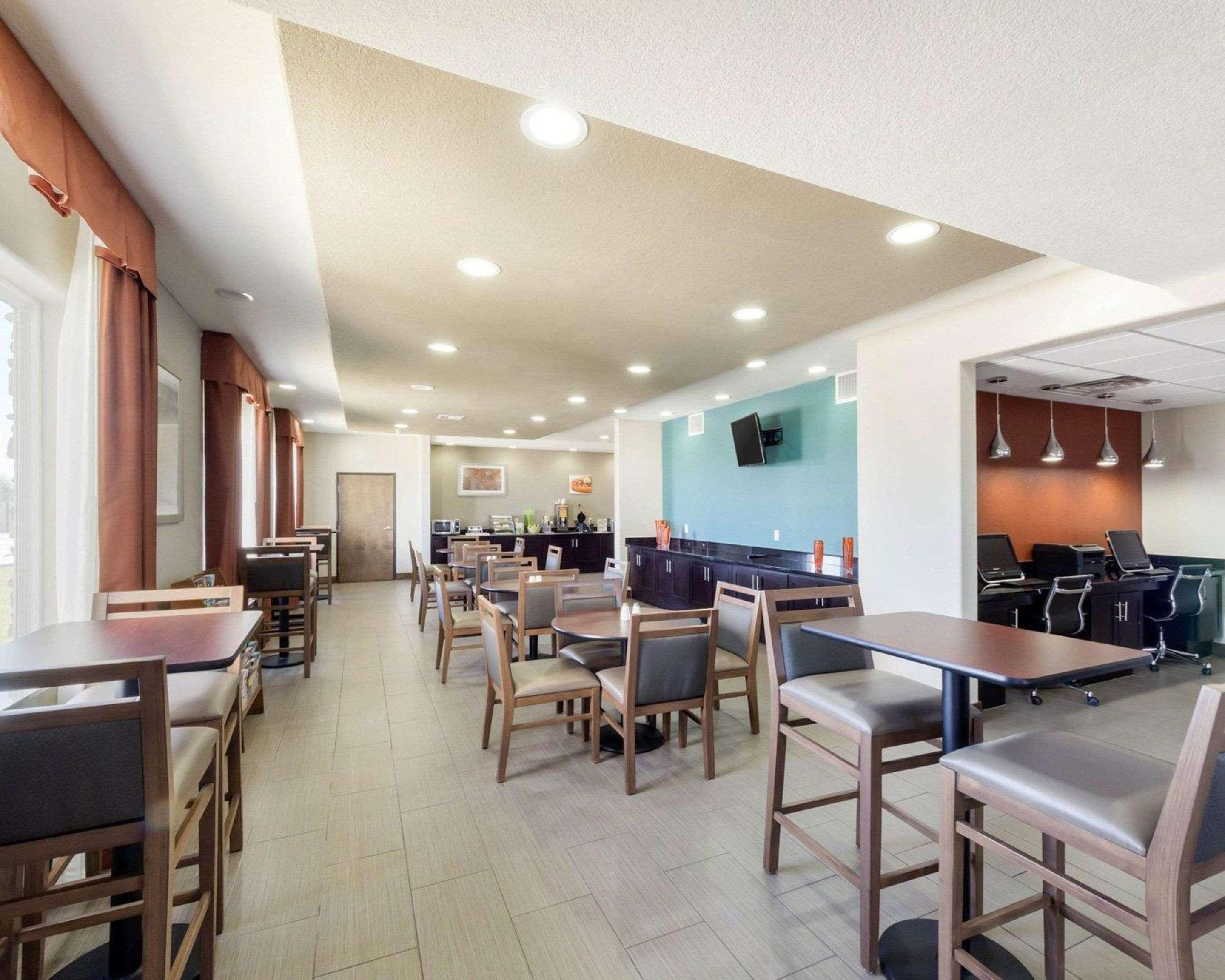 Quality Inn & Suites Victoria East Extérieur photo