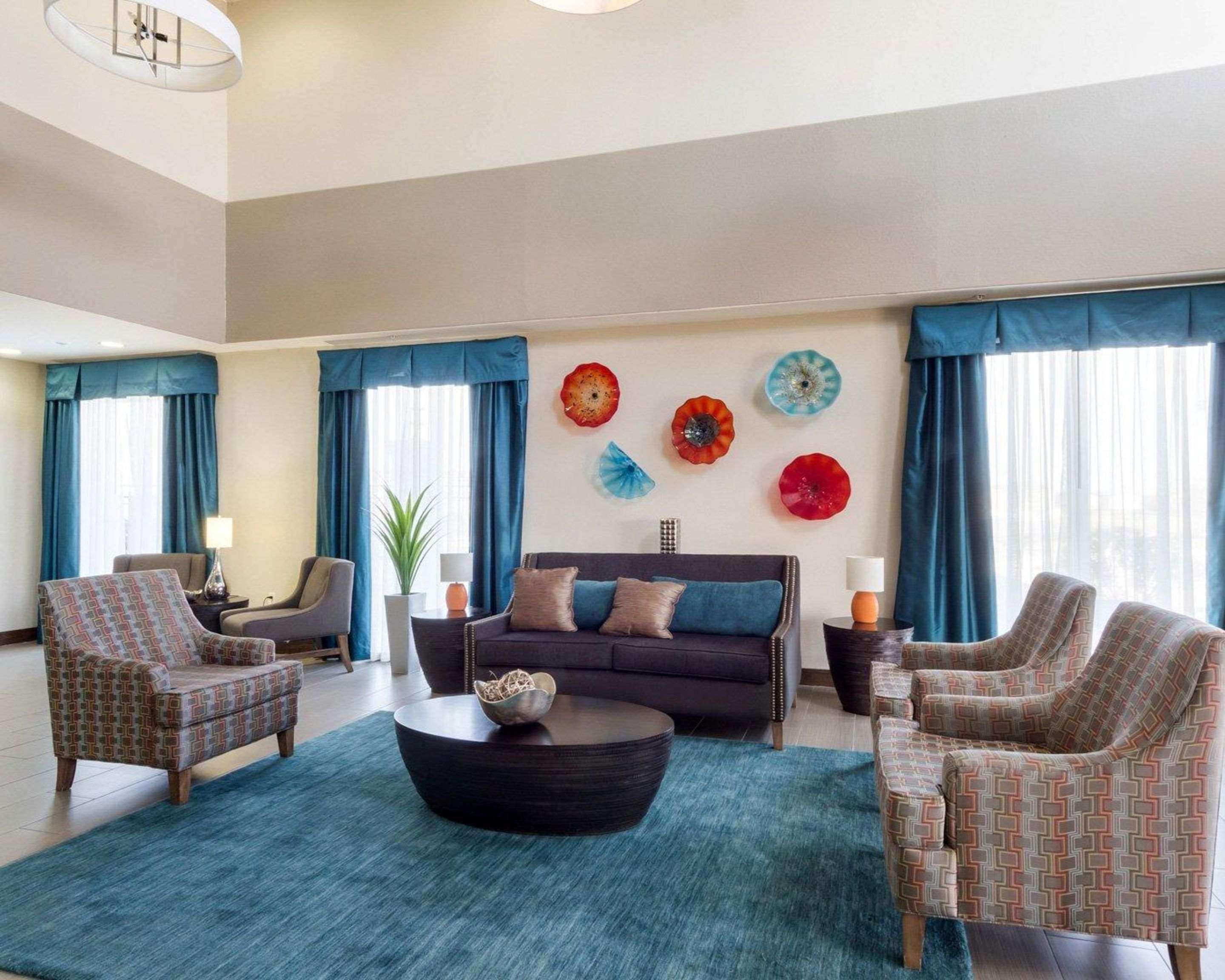 Quality Inn & Suites Victoria East Extérieur photo