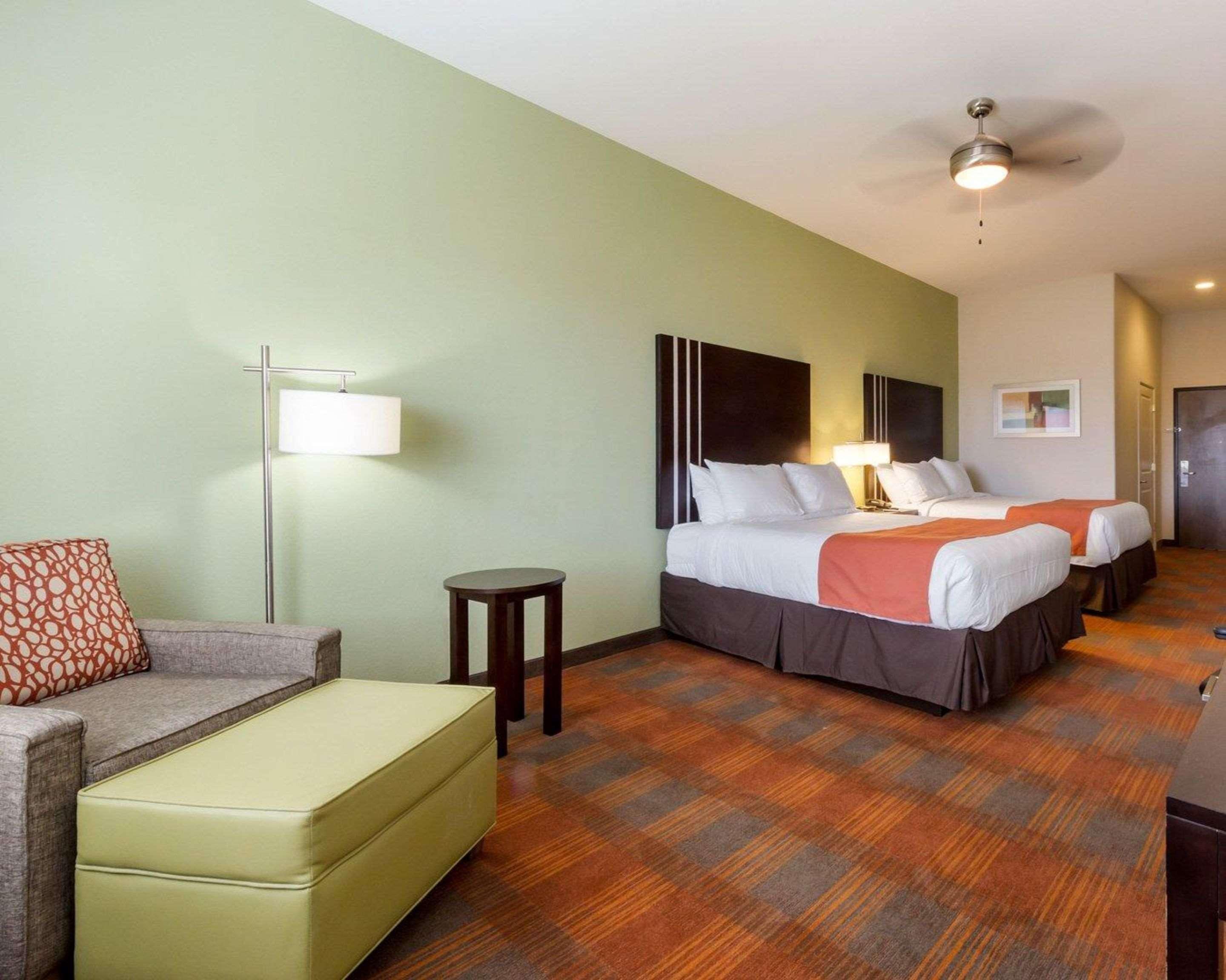 Quality Inn & Suites Victoria East Extérieur photo