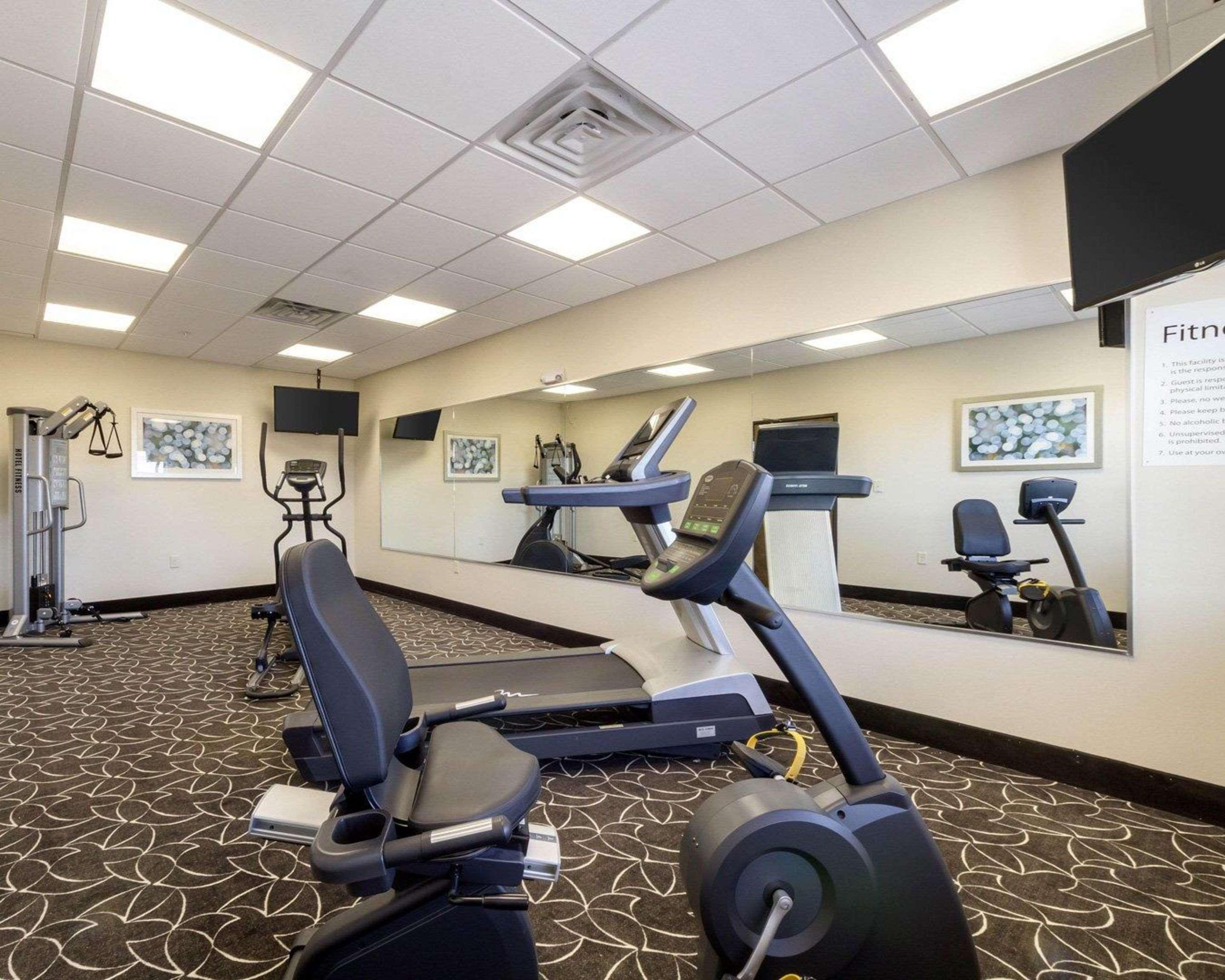 Quality Inn & Suites Victoria East Extérieur photo